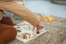 Afbeelding in Gallery-weergave laden, Small foot vergrendelingen en sloten Motorisch activiteitenbord "Safari"