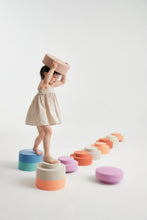 Afbeelding in Gallery-weergave laden, Moes Play Rainbow chair