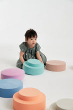 Afbeelding in Gallery-weergave laden, Moes Play Rainbow chair