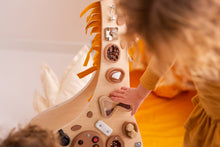 Afbeelding in Gallery-weergave laden, Foxy Family Giraffe Activiteitenbord