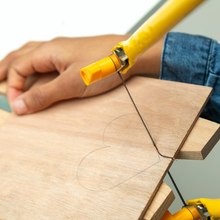 Afbeelding in Gallery-weergave laden, ToolKid® Figuurzaagplankje inclusief klem