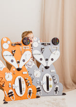 Afbeelding in Gallery-weergave laden, Foxy Family Leon de Vos Activiteitenbord