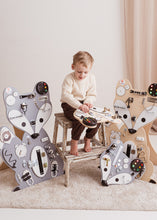 Afbeelding in Gallery-weergave laden, Foxy Family Leon de Vos Activiteitenbord