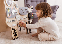 Afbeelding in Gallery-weergave laden, Foxy Family Mika de Lama Activiteitenbord NIEUW
