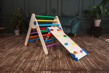 Afbeelding in Gallery-weergave laden, Wood & Hearts Klimdriehoek met glijbaan en klimwand - Naturel met regenboog