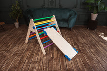 Afbeelding in Gallery-weergave laden, Wood & Hearts Klimdriehoek met glijbaan en klimwand - Naturel met regenboog