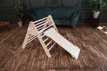 Afbeelding in Gallery-weergave laden, Wood & Hearts Klimdriehoek met glijbaan en klimwand - Naturel met pastel