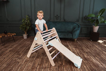 Afbeelding in Gallery-weergave laden, Wood & Hearts Klimdriehoek met glijbaan en klimwand - Naturel met pastel