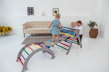 Afbeelding in Gallery-weergave laden, Wood & Hearts Speeltoestel grijs en regenboog