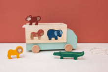 Afbeelding in Gallery-weergave laden, Trixie Houten dierenwagen