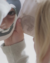 Video laden en afspelen in Gallery-weergave, Done by Deer Activiteitenboekje - Lalee