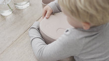 Video laden en afspelen in Gallery-weergave, Done by Deer Broodtrommel Elphee - Beige