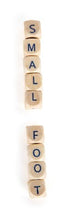 Afbeelding in Gallery-weergave laden, Small Foot Letterbord met letterdobbelstenen- dobbelstenen dichtbij
