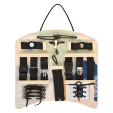 Afbeelding in Gallery-weergave laden, Small Foot Vergrendelingen & verbindingen motorisch activiteitenbord