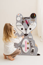 Afbeelding in Gallery-weergave laden, Foxy Family Leonia de Vos Activiteitenbord
