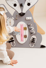 Afbeelding in Gallery-weergave laden, Foxy Family Leonia de Vos Activiteitenbord
