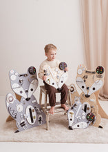 Afbeelding in Gallery-weergave laden, Foxy Family Leon de Vos Activiteitenbord
