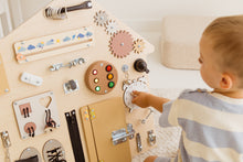 Afbeelding in Gallery-weergave laden, Foxy Family Activiteitenbord Huis Boho
