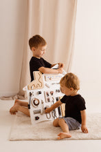 Afbeelding in Gallery-weergave laden, Foxy Family Activiteitenbord Huis Wit
