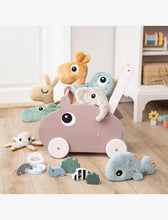 Afbeelding in Gallery-weergave laden, Done by Deer Houten Loopwagen Ozzo
