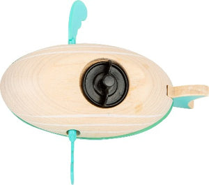 Small Foot houten opwind walvis - onderkant met opwindknop