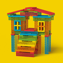 Afbeelding in Gallery-weergave laden, Bioblo kleurrijk huisje met gele achtergrond
